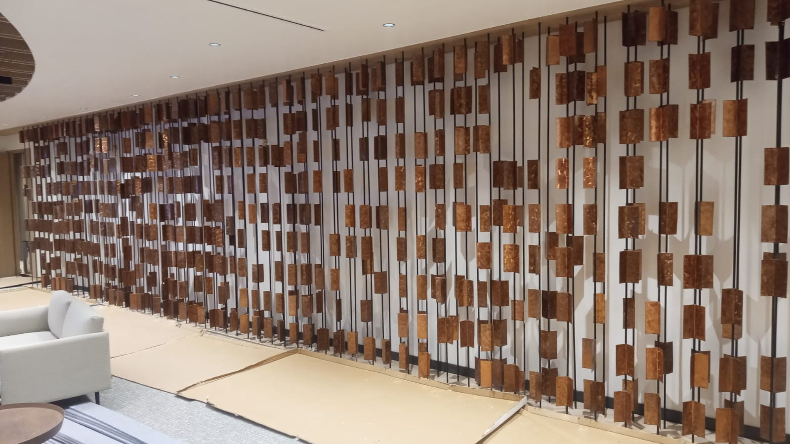 Muro decorativo metálico como acabado arquitectónico